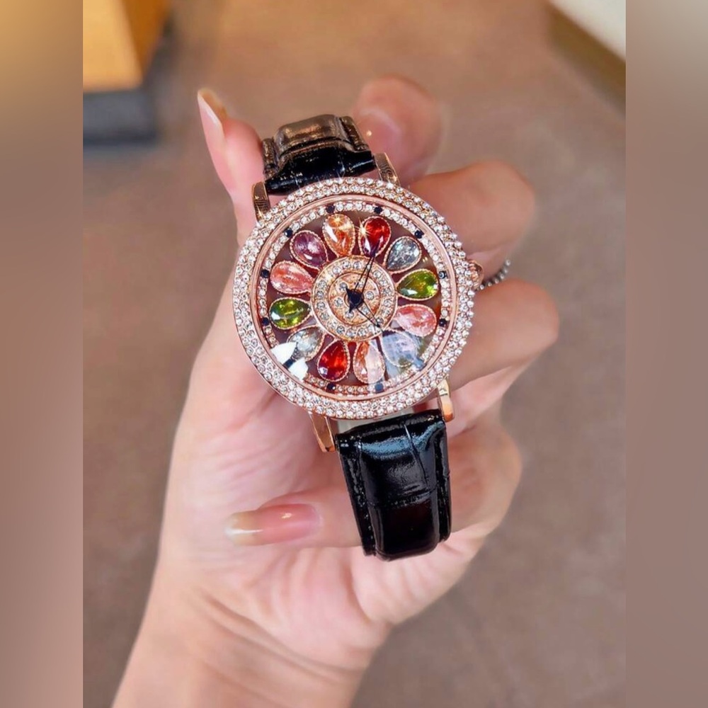 Women's Quartz Watch With Colorful Rhinestone And Rotatable Dial